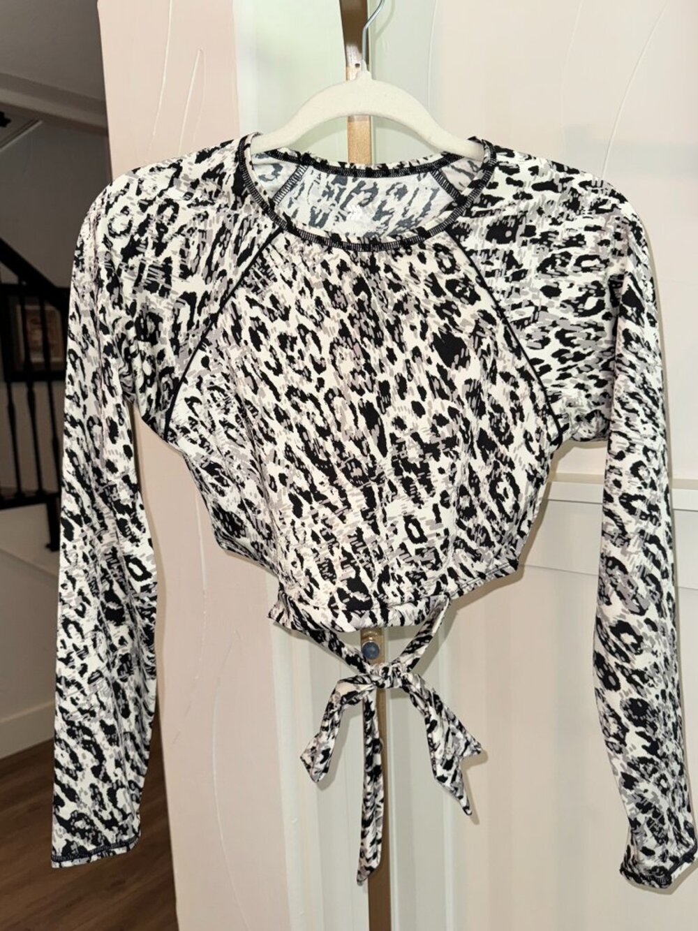 🐆 All in Motion Leopard Cropped Rash Guard Top M